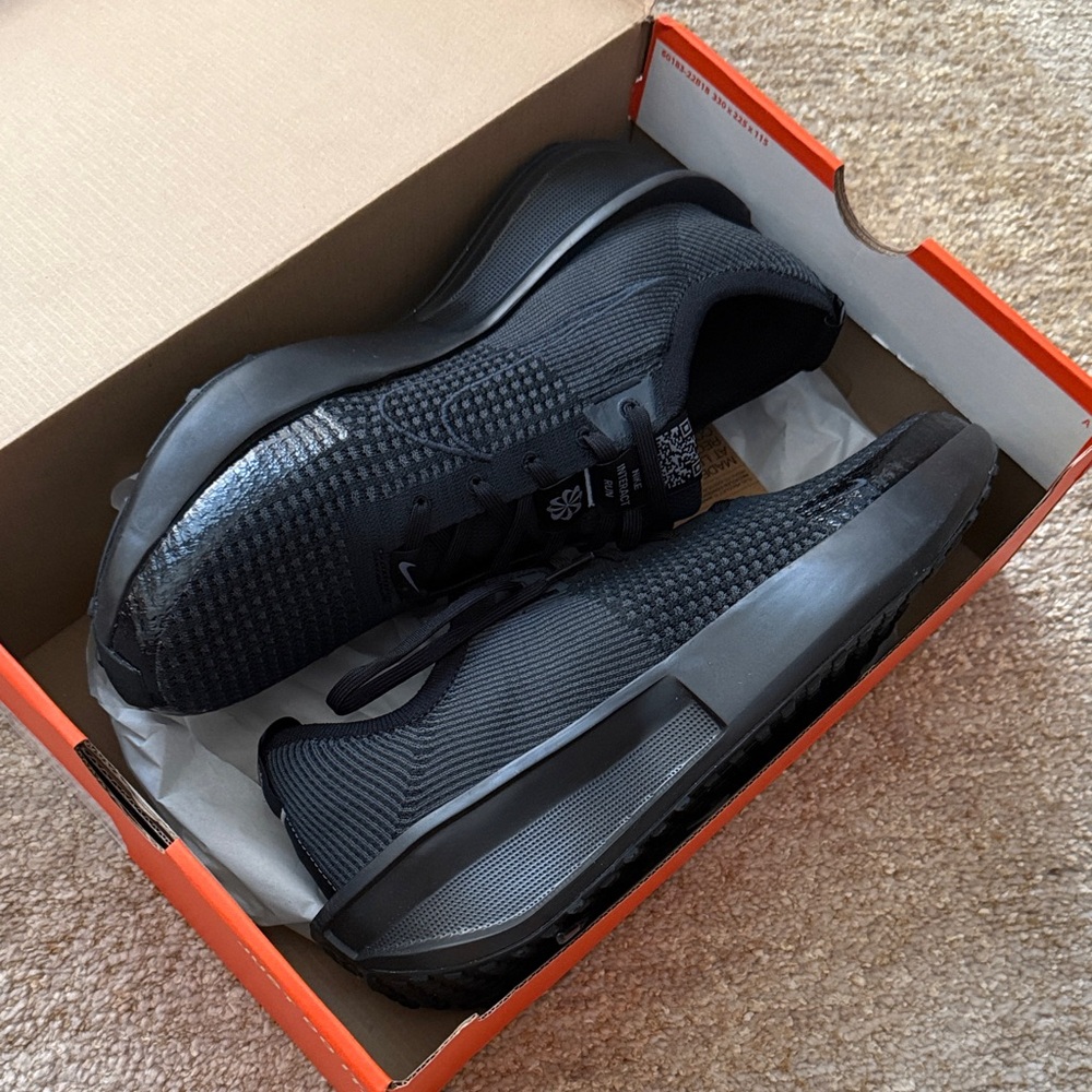 Nike Black INTERACT RUN SE